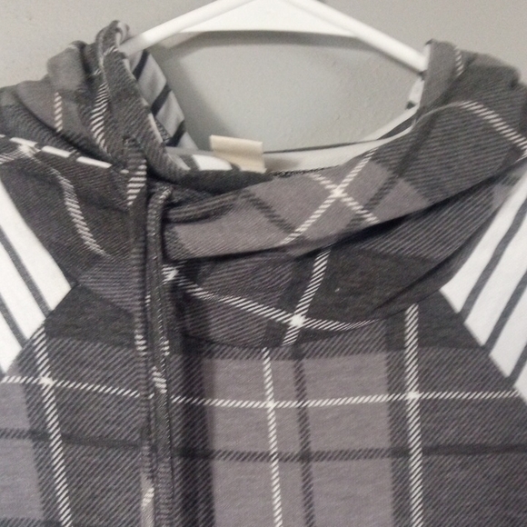 7th Ray Gray Plaid and Striped Long Sleeve Hoodie Size Medium - Picture 4 of 7